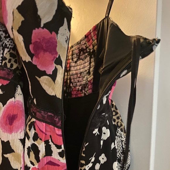 Express mini dress - multiple prints - ruffled. - Picture 4 of 5